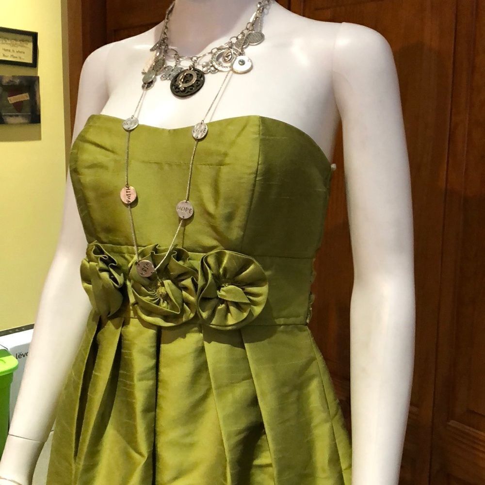 Charlotte Russe Prom Dress (5) - Picture 2 of 4